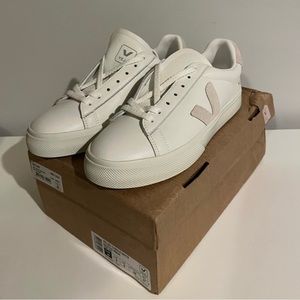 Veja Women’s Campo Sneakers Size 9